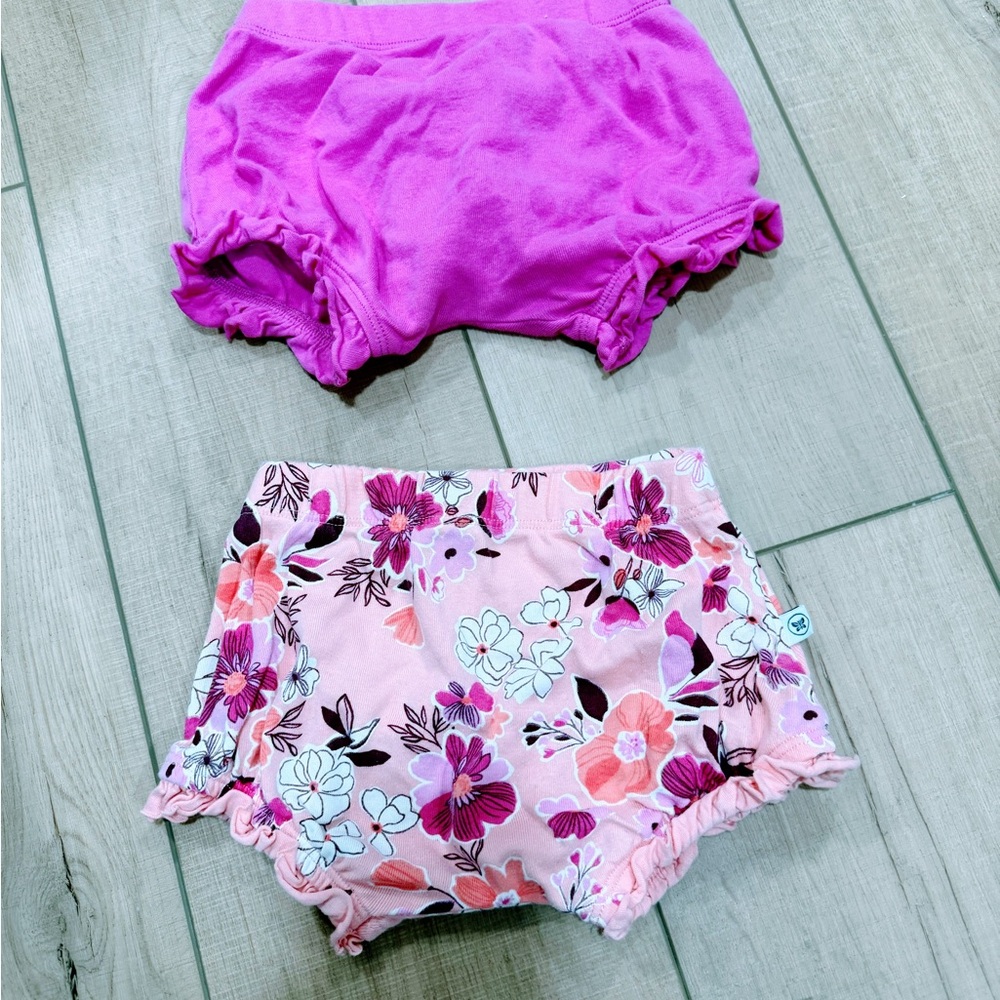 The Honest Company Pink and Floral Organic Cotton Baby 12 Month Ruffle Shorts